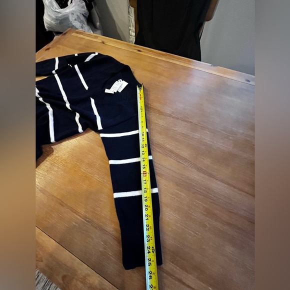 Hollister women’s Navy  Striped V-Neck Sweater NWT preppy Small - Picture 9 of 9